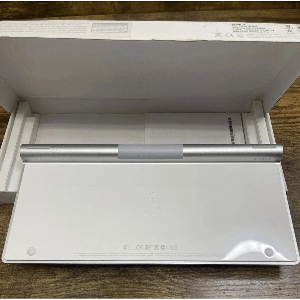 Apple A1314 Wireless Keyboard - MC184LL/B New